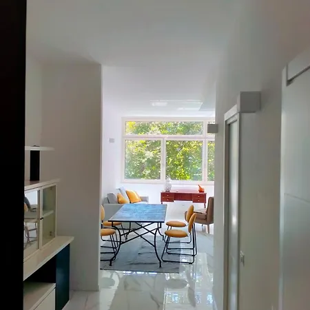 Bright House Near Basilica Of Saint Paul, Metro B Apartment